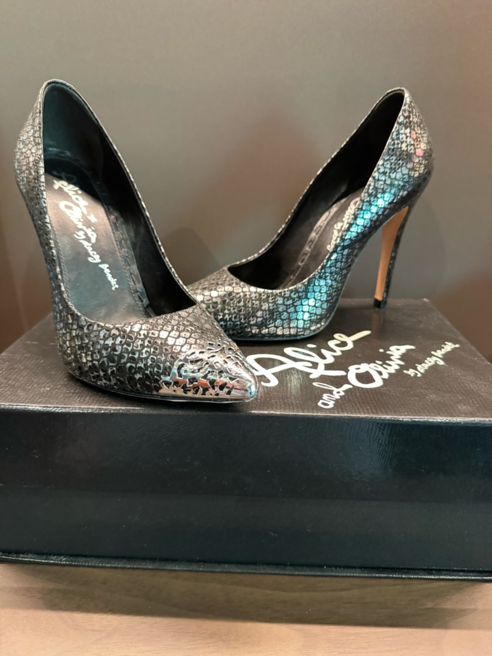 Alice+Olivia Black Silver Snakeskin Pointed Toe High Heel Pump sz 7.5 - Picture 3 of 6